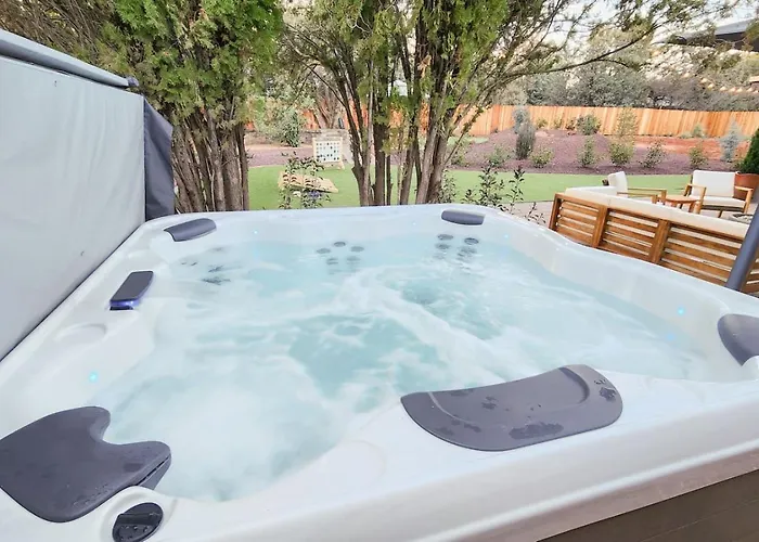 Oasis Luxe With Views Hot Tub And
